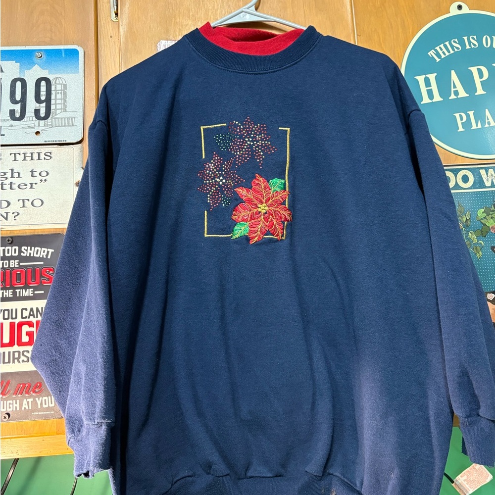 Elegant Navy Sweatshirt with Floral Design